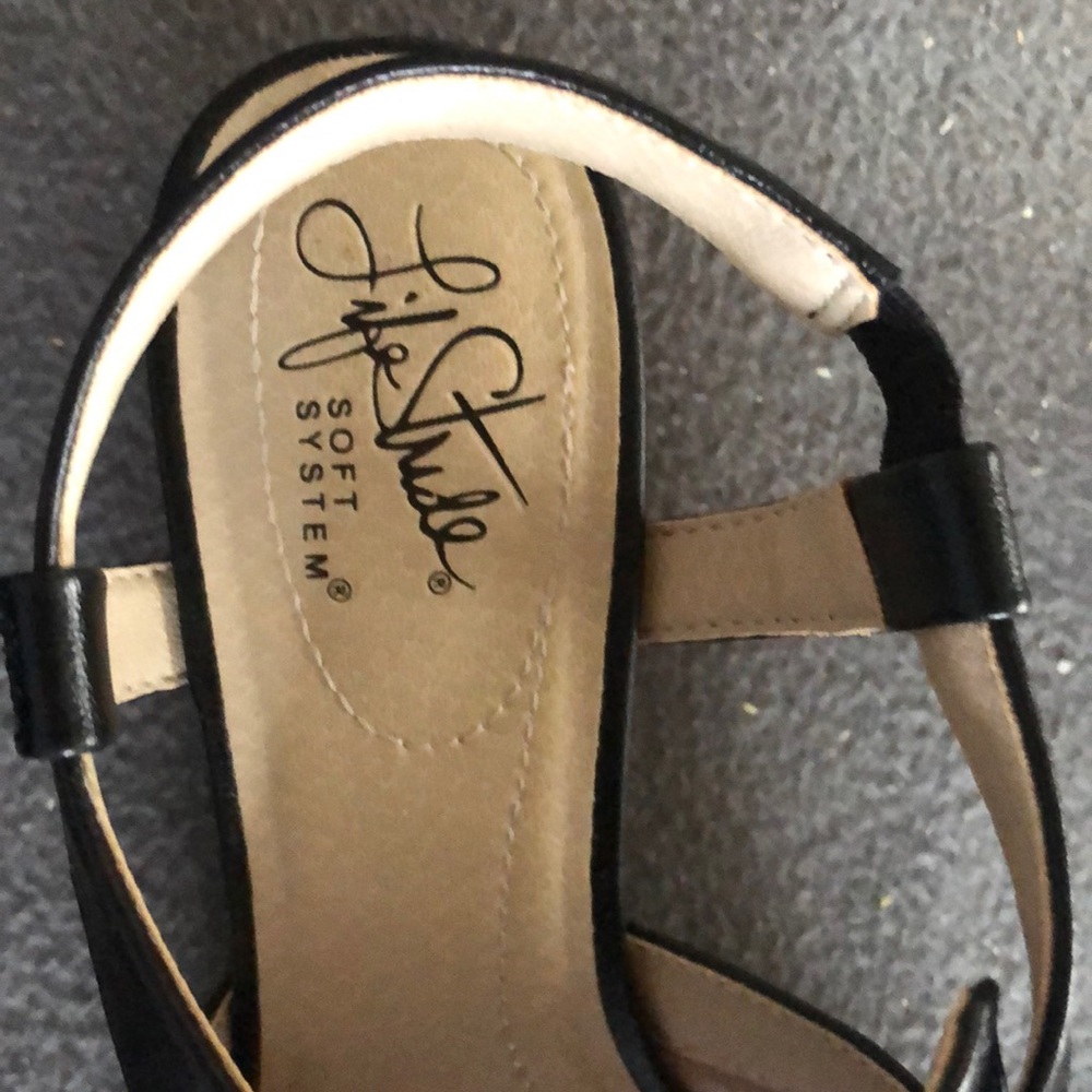 Shoes - Picture 4 of 4